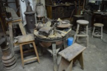 Mesa donde se esculpe sobre disintos materiales - Fuente propia